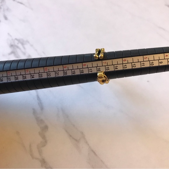 Skeleton Hand Ring - Picture 2 of 5